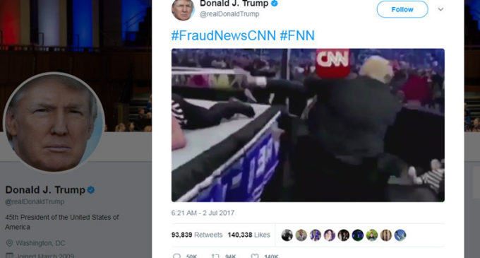 Trump publica un vídeo en el que le da ‘una paliza a CNN’