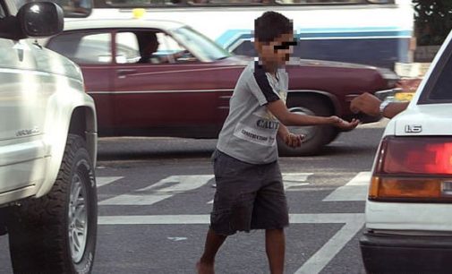 Instan a evitar dar monedas a niños en situación de calle