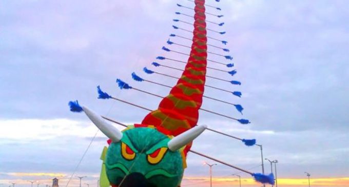 Domingo de pandorgas gigantes en la Costanera de Encarnación