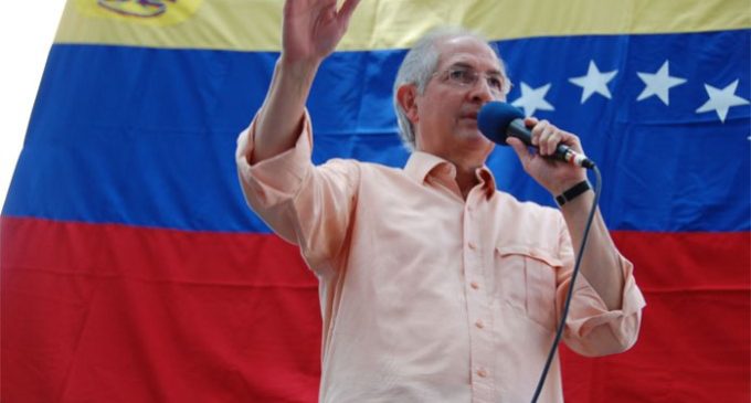 Venezuela: excarcelan al opositor Antonio Ledezma, quien vuelve a prisión domiciliaria