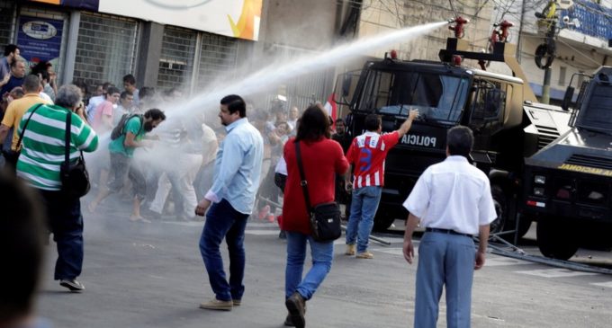 Imputaron a dos policías por agredir a trabajadores de prensa