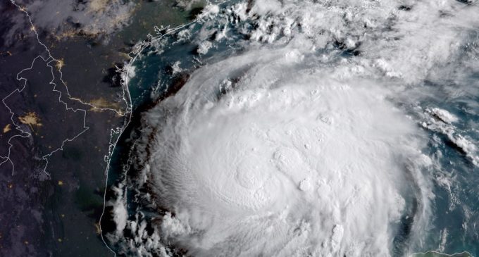 Alerta máxima en Texas por llegada del poderoso huracán Harvey