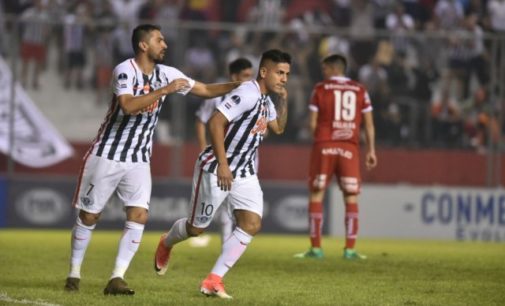 Libertad gana de nuevo y sella una tranquila clasificación