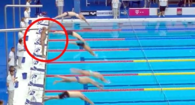 Un nadador español pidió realizar un minuto de silencio, se lo negaron y su reacción conmovió a todos