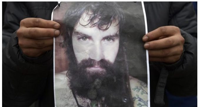 Quién es Santiago Maldonado, el joven cuya desaparición tiene en vilo a la Argentina