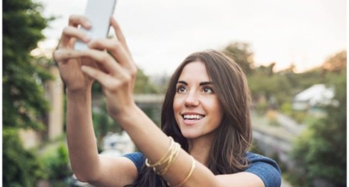 Aplastados, electrocutados o ahogados: cómo la locura de las selfis mata a los jóvenes