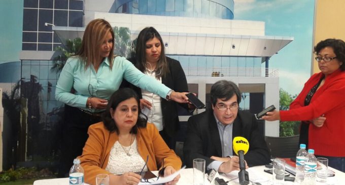 “Cartes privilegia a sectores poderosos en vez de ayudar a la gente que menos tiene”