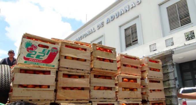 Imputan a un hombre por supuesto contrabando tomates