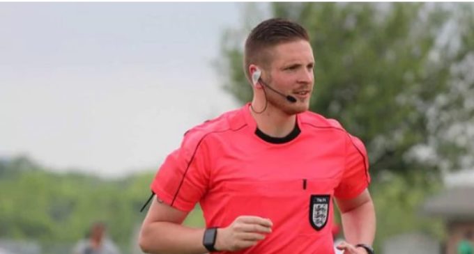 El primer árbitro homosexual del fútbol británico: “Ser gay no importa al dirigir un partido”