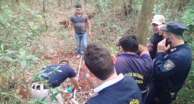 Hallaron dos cuerpos en una fosa común