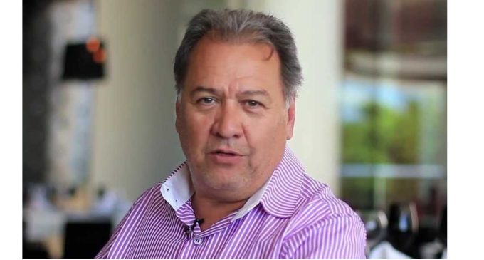 Para Óscar Acosta, los medios deben concienciar a elegir, no solo a votar