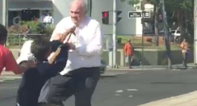 Juez, a los golpes con una limpiavidrios