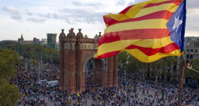 Cataluña declaró su independencia pero esta queda suspendida