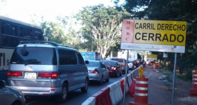 Caos total en tráfico de San Lorenzo por obras del Metrobús