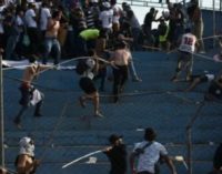 Más de 300 personas siguen detenidas e imputadas luego de incidentes en estadio de PJC