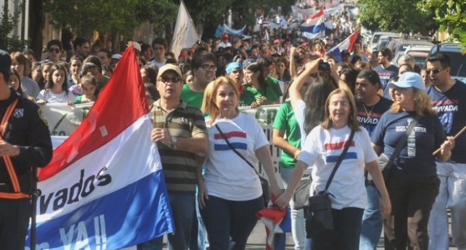 Docentes anuncian marcha para inicios de noviembre