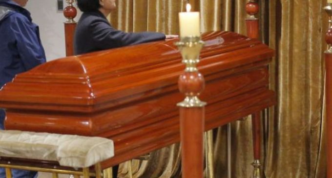 “¡Está vivo!”: un joven respiró de nuevo mientras lo velaban