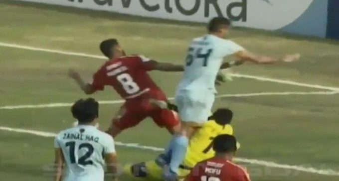 Tragedia en el fútbol: Arquero murió tras chocar con su propio compañero durante un partido
