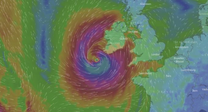 Irlanda se prepara ante la llegada del huracán Ophelia