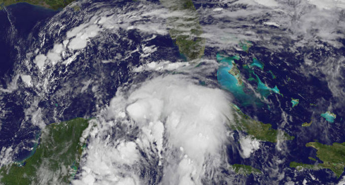 Nate se convierte en huracán y se dirige hacia el centro del golfo de México