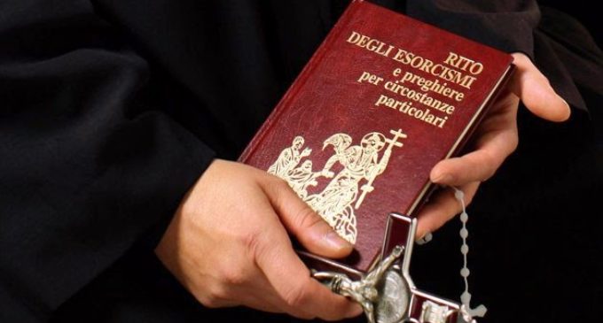 Iglesia Católica autoriza a cuatro religiosos para realizar exorcismos