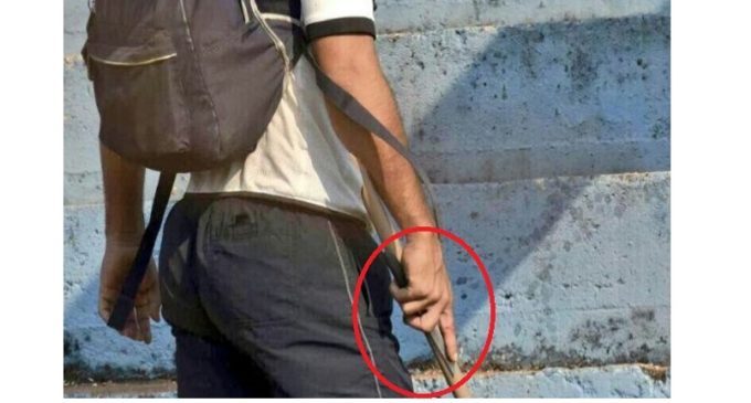 “Es un chico normal y de familia”: abogado de joven al que se lo ve con un cuchillo en estadio niega acusación