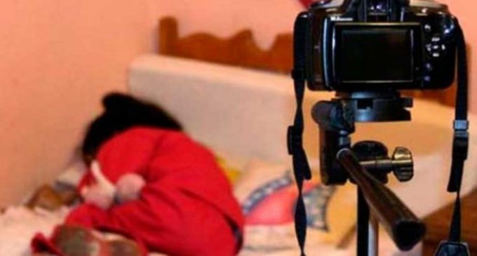 Fiscal: Madre daba instrucciones a su hija mientras era violada