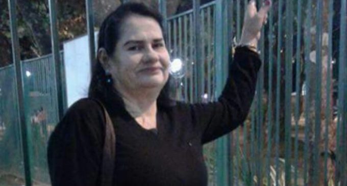 Mujer buscadora de tesoros queda enterrada en su cocina