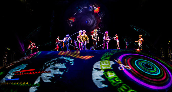 Collage circense número 40 de Cirque Du Soleil