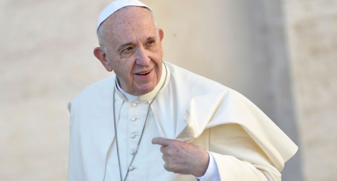 Papa Francisco prohíbe venta de cigarrillos en el Vaticano