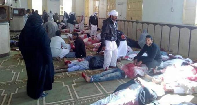 Egipto: atentado a una mezquita dejó más de 230 muertos