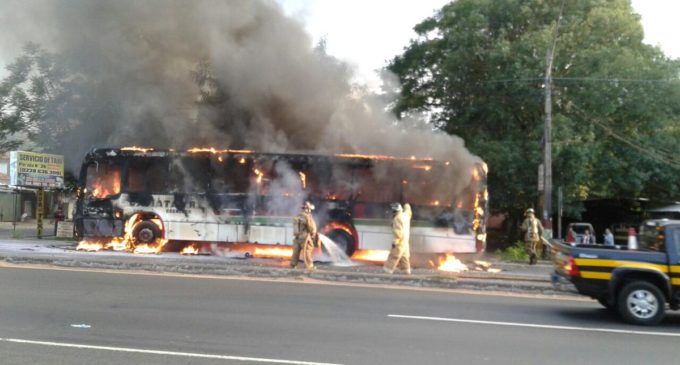 Bus se quemó por completo en Capiatá