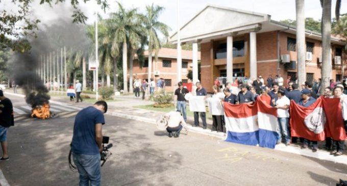 Declaran paro total en la UNA