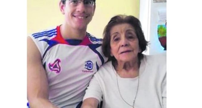 Se casó con su abuela de 91 años, ella falleció y ahora él demanda una pensión