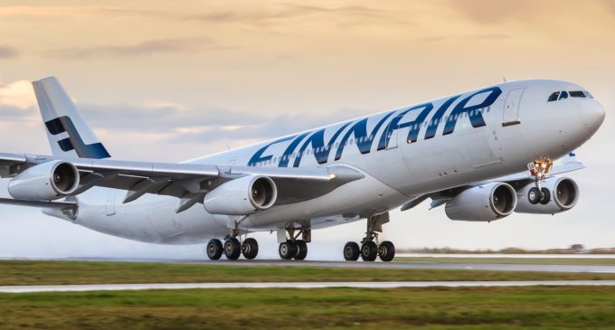 Aerolínea finlandesa pesa a sus pasajeros