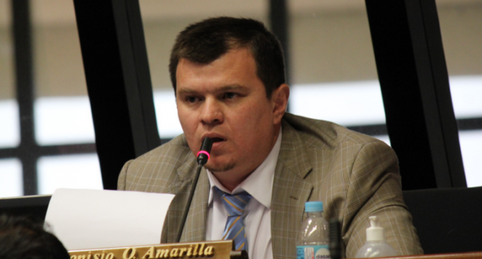 Amarilla pide renuncia de Buzarquis pero no se pronuncia contra Efraín
