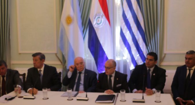 Paraguay, Uruguay y Argentina firman acuerdo para ser sede mundialista