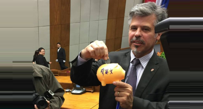 Giuzzio aún no sabe si votará a favor de Sandra Quiñonez