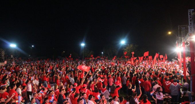 Candidatos colorados ante multitudes realizaron cierres de campaña