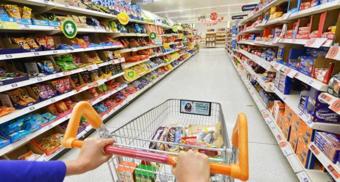 Supermercados ofrecen el combo navideño con productos básicos y necesarios
