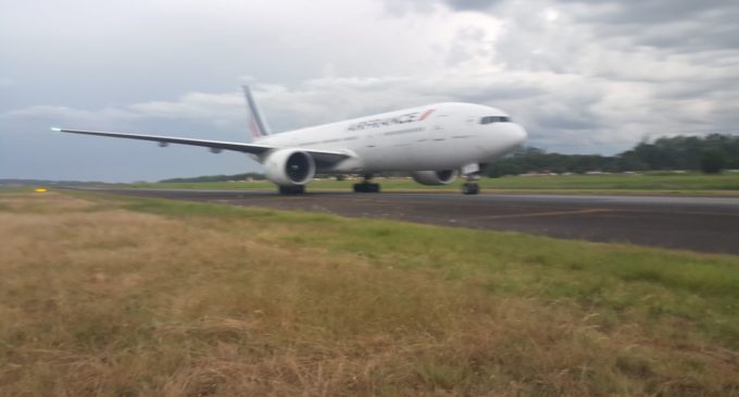 Avión de Air France aterriza en el Silvio Pettirossi luego de declararse en emergencia