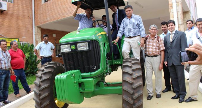 “Dejar de dar pollitos y machetes, y empezar a dar tractores y equipamientos al pequeño productor”