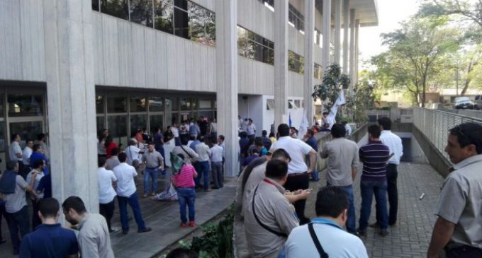 Funcionarios de la ANDE anuncian protestas en todo el país