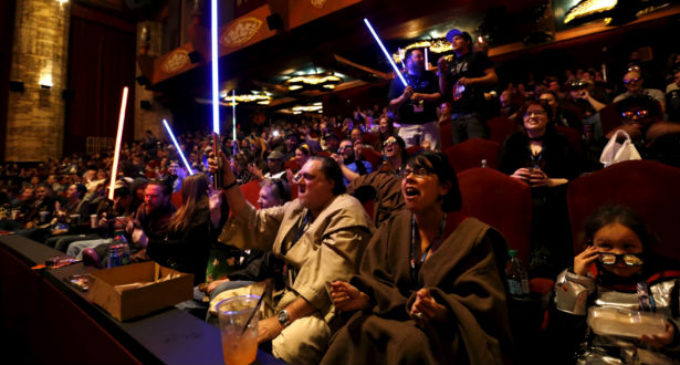 Fallas técnicas en sala de cine provocan disturbios entre fanáticos de Star Wars