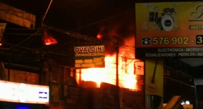 Fuego consumió ferretería en San Lorenzo
