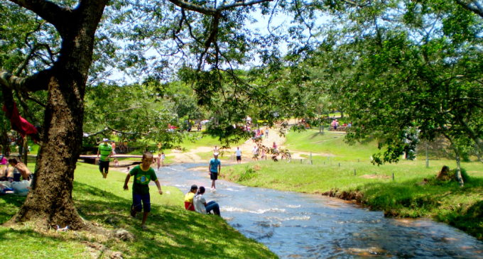 Lamentan falta de apoyo de municipios para exigir licencia ambiental a balnearios