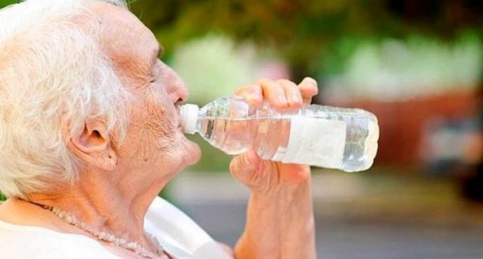 Para no ser víctima de la ola de calor, hidrátese y utilice protección solar