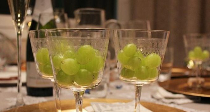 Por qué se comen 12 uvas a la medianoche y el origen de otras tradiciones de Año Nuevo