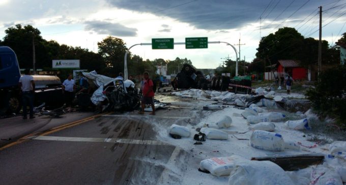 Accidente en Ypacaraí: “La situación está inestable y hay mucho combustible sobre el asfalto”