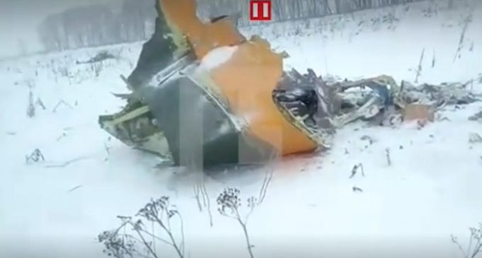Tragedia aérea en Rusia: publican las primeras imágenes de los restos del avión